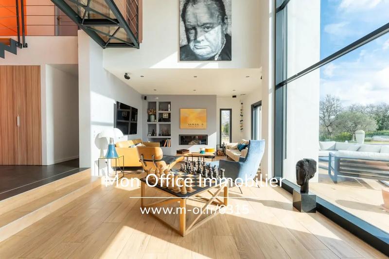 Propriété - 250 m² - 7 pièces