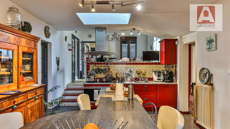 Maison - 346 m² - 8 pièces