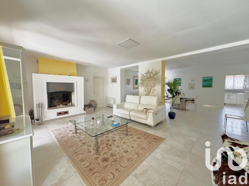 Maison - 244 m² - 4 pièces