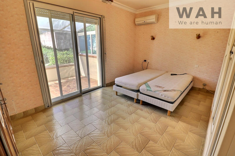 Villa - 241 m² - 10 pièces