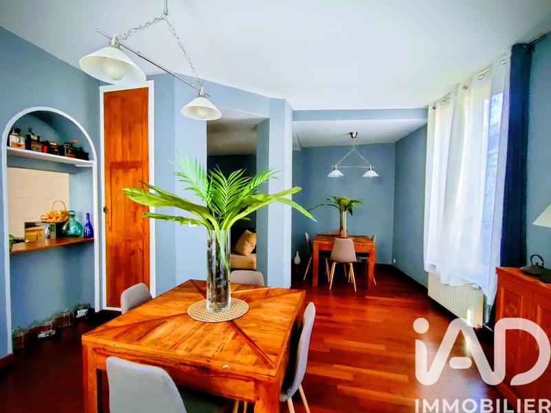 Maison - 285 m² - 9 pièces