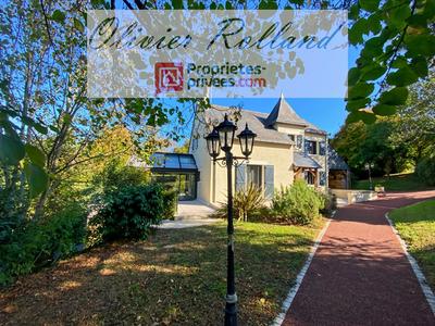 Maison - 220 m² - 9 pièces