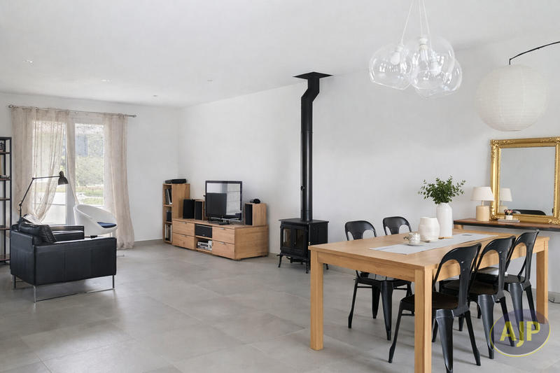 Maison - 110 m² - 6 pièces