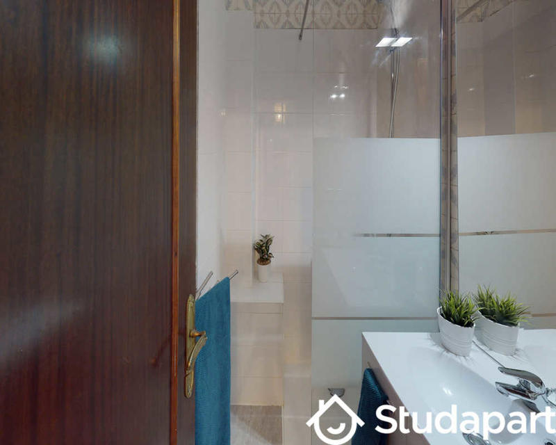 Chambre - 77 m² - 1 pièce