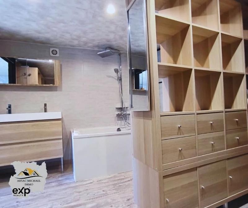 Propriété - 171 m² - 7 pièces