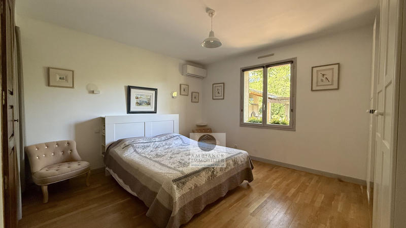 Maison - 225 m² - 10 pièces