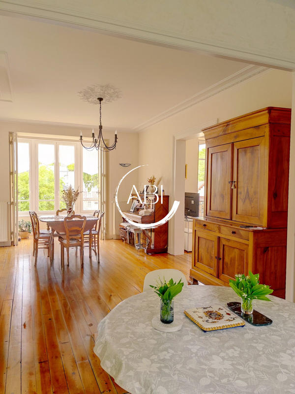 Villa - 183 m² - 8 pièces