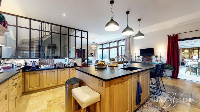 Demeure - 403 m² - 10 pièces