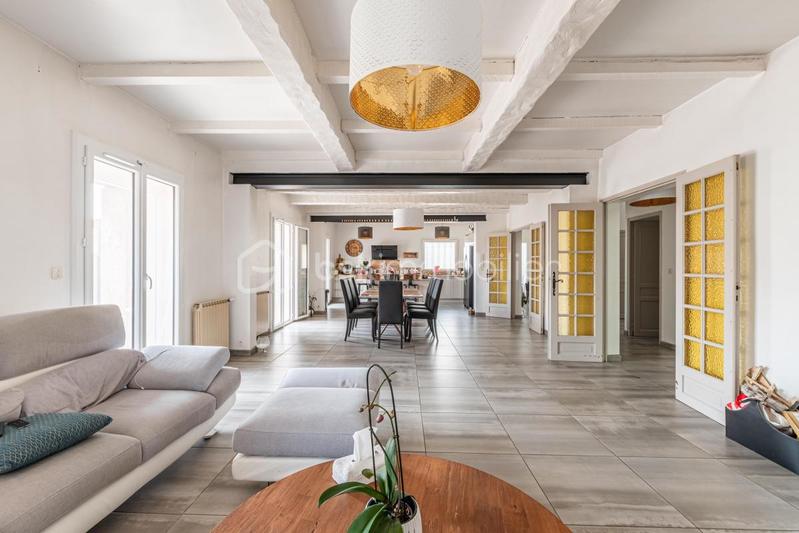 Maison - 210 m² - 8 pièces