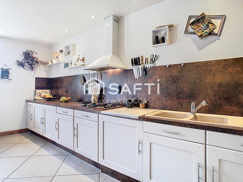 Maison - 140 m² - 5 pièces