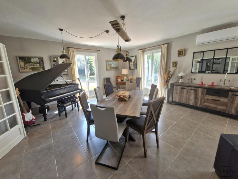 Villa - 181 m² - 6 pièces