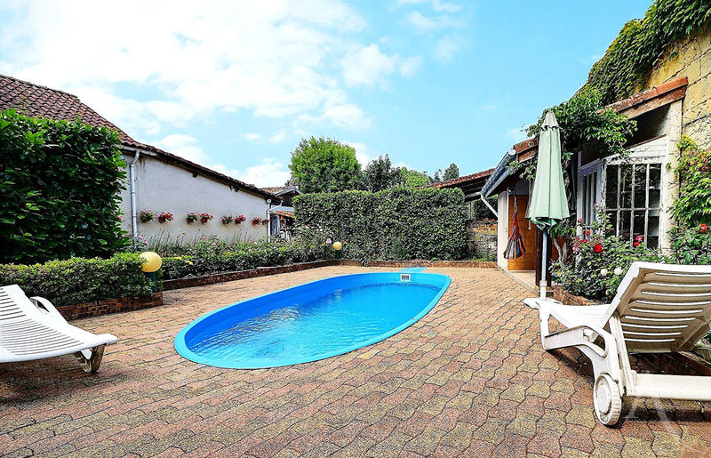 Demeure - 248 m² - 8 pièces