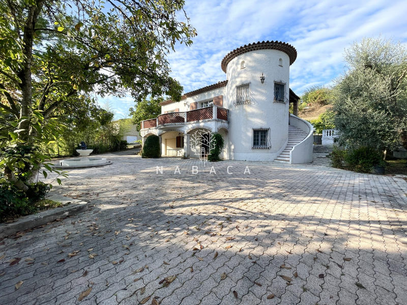 Maison - 188 m² - 9 pièces