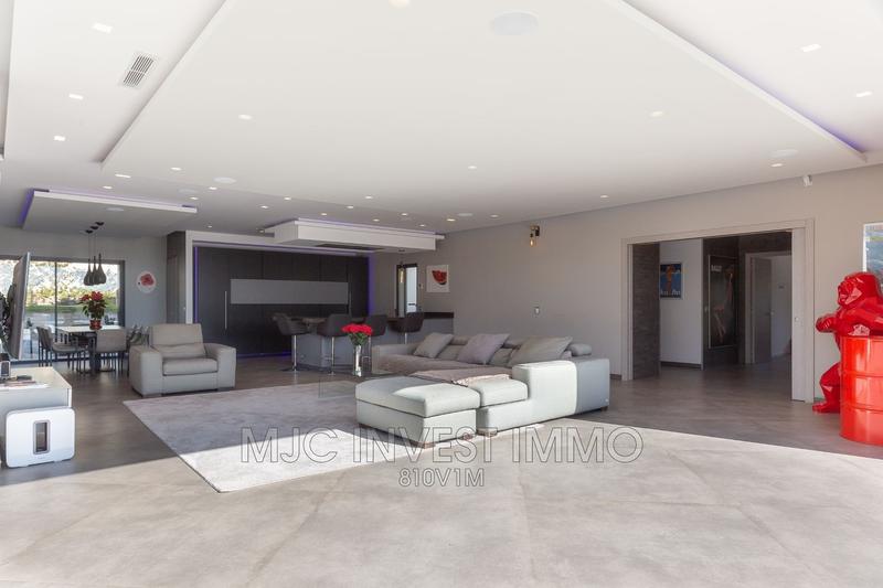 Villa - 257 m² - 10 pièces