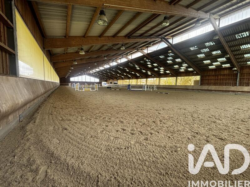 Maison - 1 m² - 8 pièces