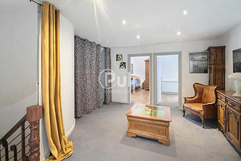 Pavillon - 220 m² - 8 pièces