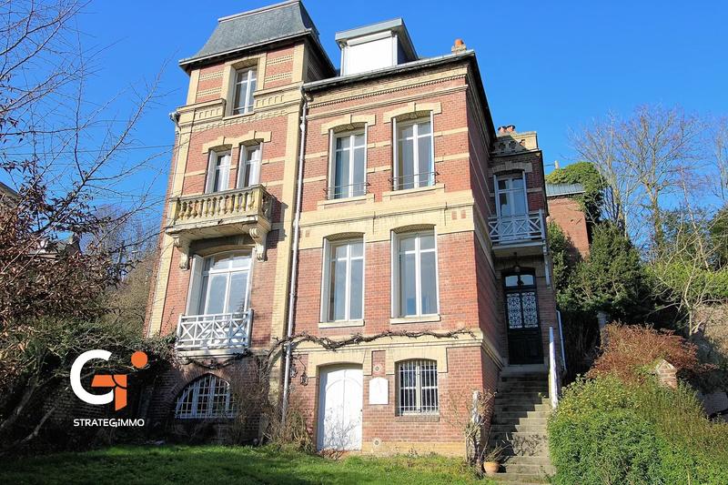 Maison - 195 m² - 8 pièces