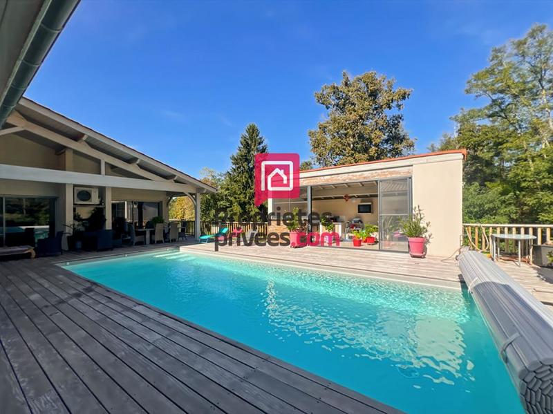 Maison - 200 m² - 7 pièces