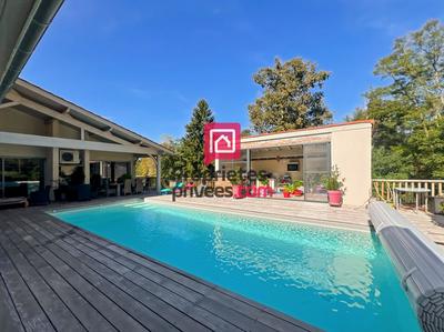 Maison - 200 m² - 7 pièces