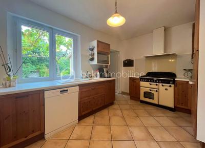 Maison - 265 m² - 13 pièces