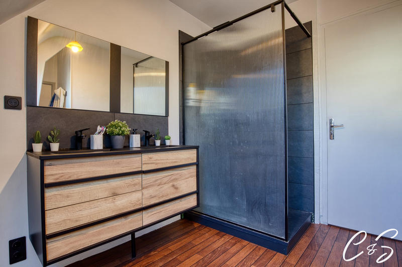 Maison - 181 m² - 6 pièces