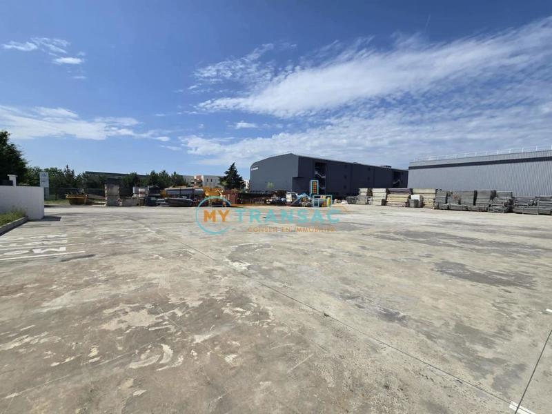 Local d'activités - 965 m²