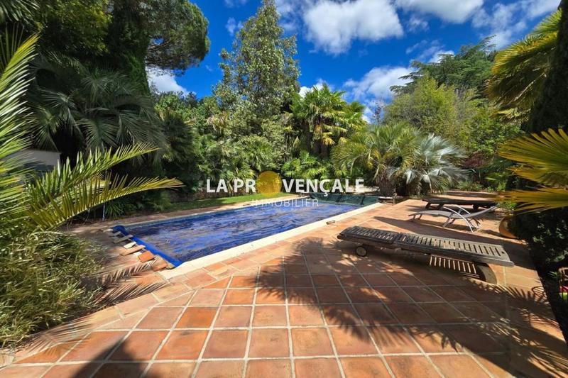 Maison - 176 m² - 9 pièces