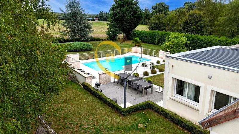 Propriété - 260 m² - 11 pièces