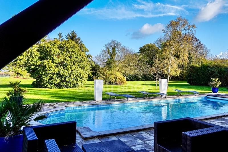 Propriété - 366 m² - 10 pièces