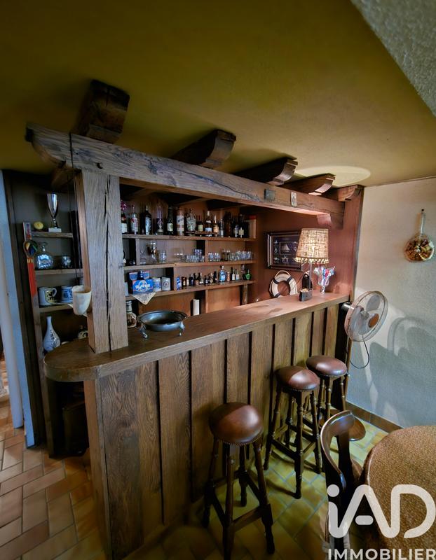 Maison - 223 m² - 8 pièces