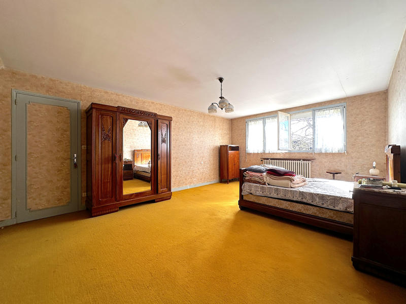 Maison - 260 m² - 8 pièces