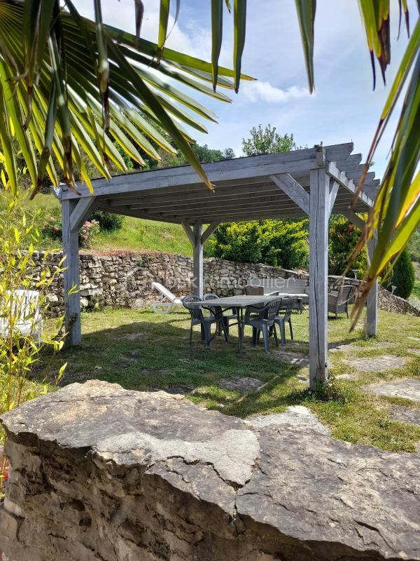 Demeure - 300 m² - 14 pièces