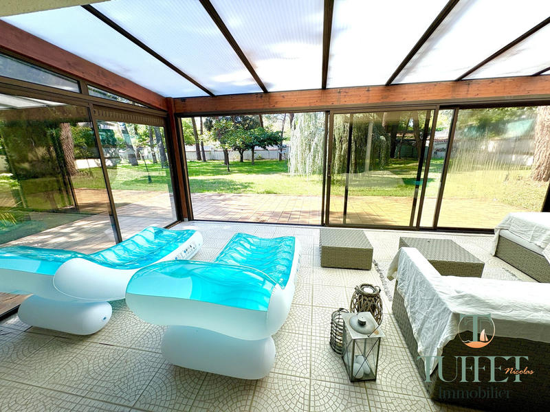 Villa - 256 m² - 9 pièces