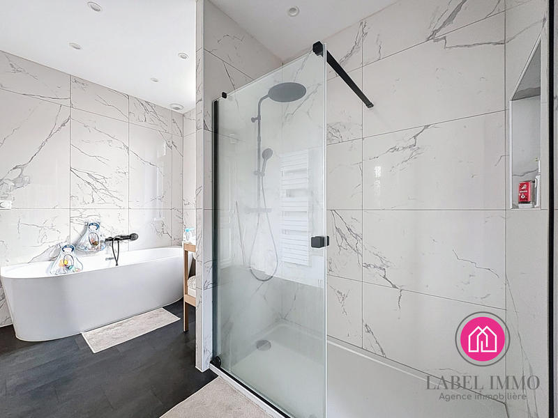 Maison - 250 m² - 10 pièces