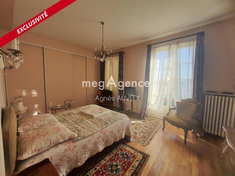 Maison - 300 m² - 10 pièces