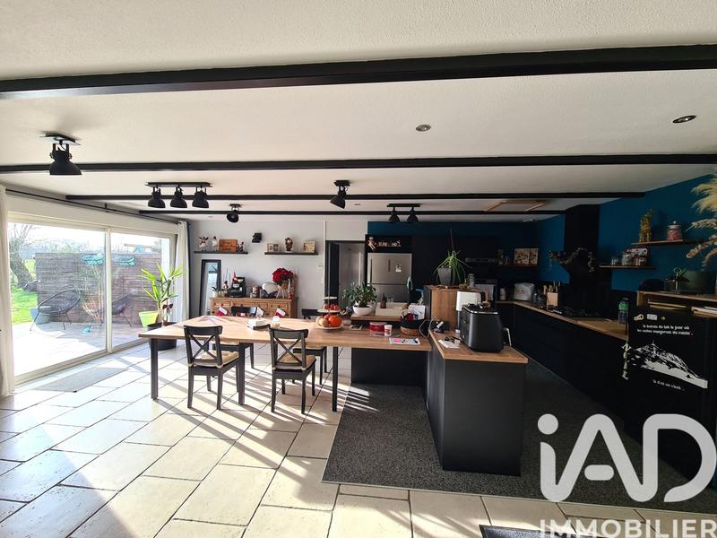 Maison - 213 m² - 9 pièces