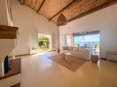 Maison traditionnelle - 230 m² - 5 pièces