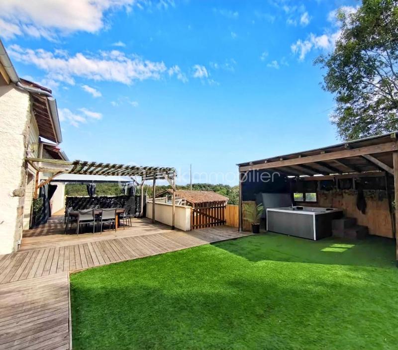 Maison en pierre - 244 m² - 10 pièces