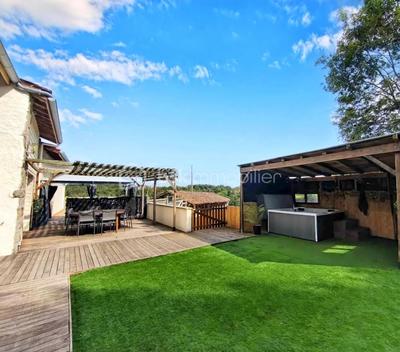 Maison en pierre - 244 m² - 10 pièces