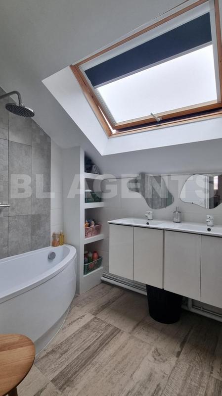 Maison traditionnelle - 200 m² - 8 pièces