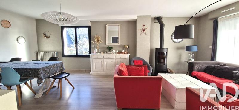 Maison - 180 m² - 8 pièces