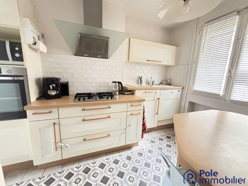 Maison - 90 m² - 5 pièces