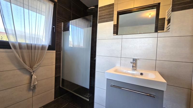 Maison contemporaine - 243 m² - 6 pièces