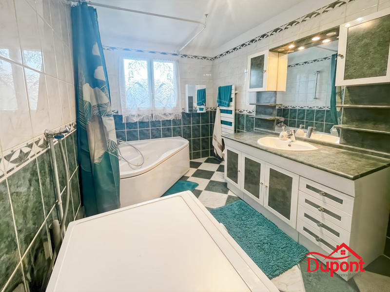 Maison traditionnelle - 168 m² - 7 pièces