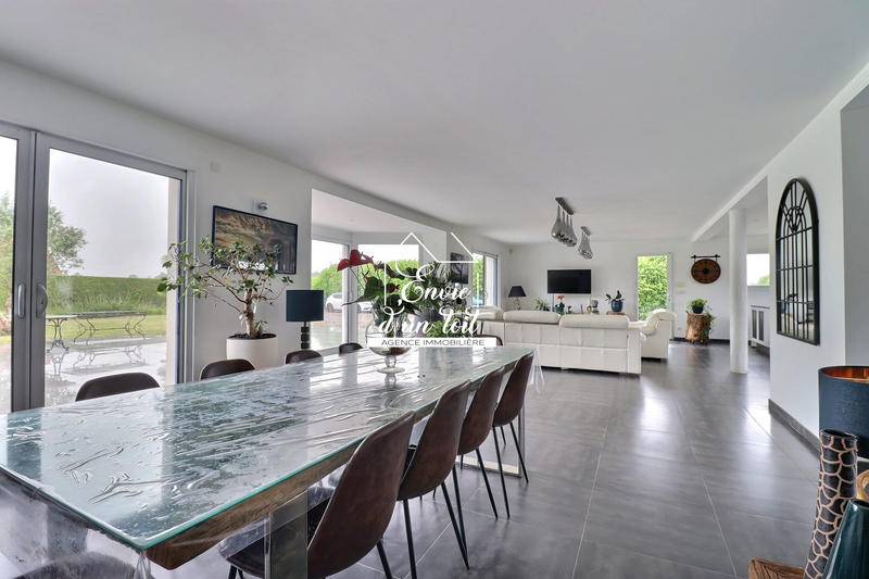 Maison contemporaine - 218 m² - 6 pièces