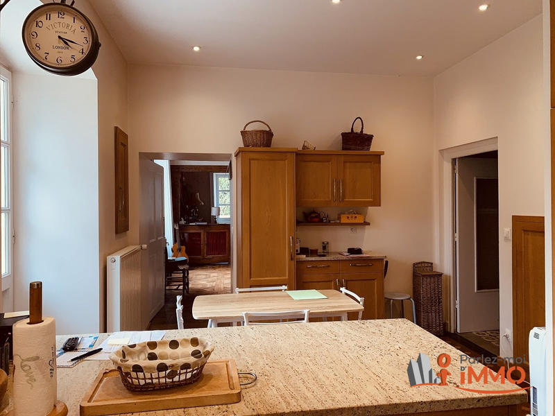 Maison - 285 m² - 10 pièces