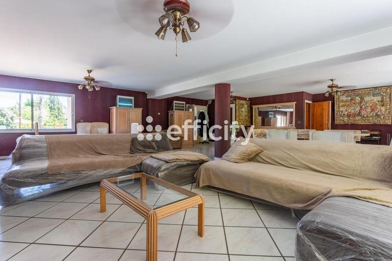 Maison - 497 m² - 9 pièces