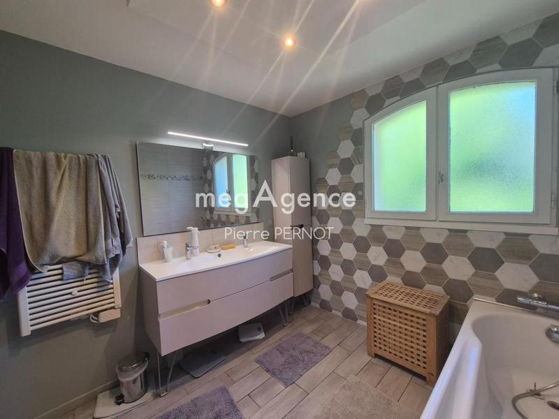 Maison traditionnelle - 134 m² - 5 pièces