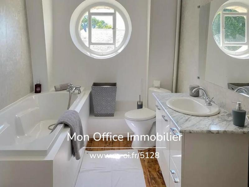 Château - 1 225 m² - 36 pièces