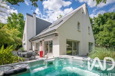 Maison - 245 m² - 9 pièces